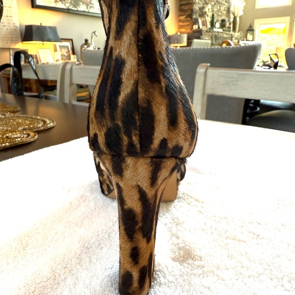 Vince Camuto (Never Worn) Suede Leopard Print Block Heel Sandals - Size 8 - Picture 8 of 12